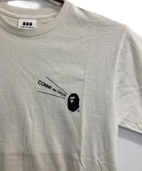 A BATHING APE（アベイシングエイプ）A BATHING APE (アベイシングエイプ) COMME des GARCONS (コムデギャルソン) コラボTシャツ アイボリー サイズ:Ｍの古着・服飾アイテム