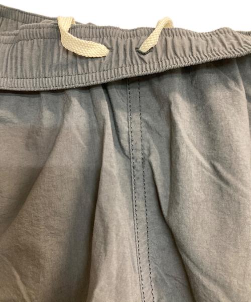 THE NORTH FACE（ザ ノース フェイス）THE NORTH FACE (ザ ノース フェイス) VERSATILE SHORT グレー サイズ:Ｌの古着・服飾アイテム