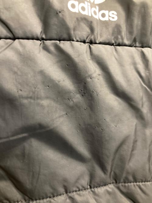 adidas（アディダス）adidas (アディダス) 3 STRIPE PUFFER JACKET/スリース トライプス パファー ジャケット ブラック サイズ:160ｃｍの古着・服飾アイテム