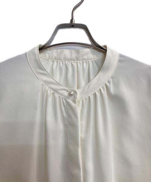 NOLLEY'S（ノーリーズ）NOLLEY'S (ノーリーズ) パールボタンバンドカラーブラウス アイボリー サイズ:38の古着・服飾アイテム