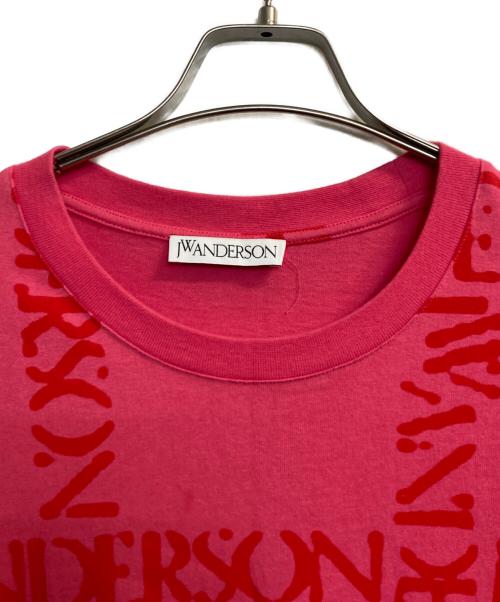 J.W.ANDERSON（ジェイダブリューアンダーソン）J.W.ANDERSON (ジェイダブリューアンダーソン) ロゴスクエアTシャツ レッド×ピンク サイズ:Mの古着・服飾アイテム