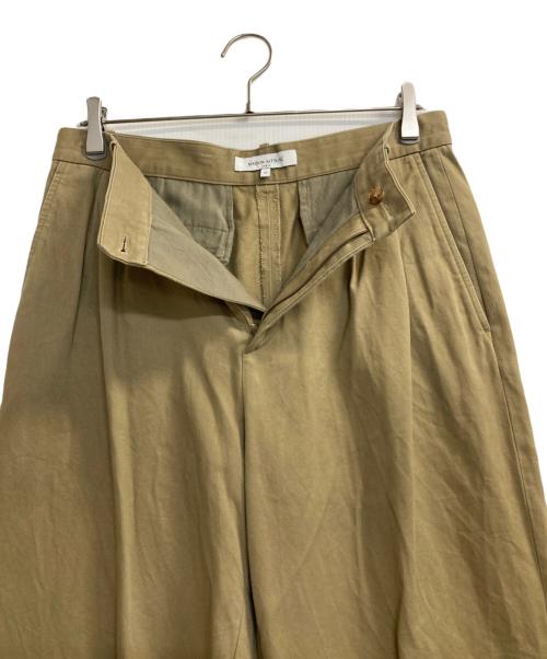 maison kitsune（メゾンキツネ）maison kitsune (メゾンキツネ) Relaxed Pleated Pants ベージュ サイズ:40の古着・服飾アイテム