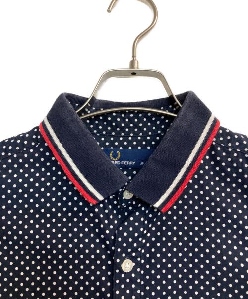 FRED PERRY（フレッドペリー）FRED PERRY (フレッドペリー) 切替シャツ ネイビー サイズ:Mの古着・服飾アイテム