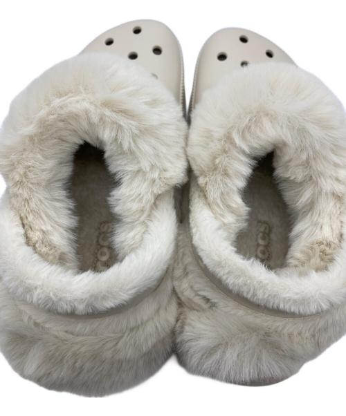 crocs（クロックス）crocs (クロックス) ストンプラインドクロッグ サンダル アイボリー サイズ:26cmの古着・服飾アイテム
