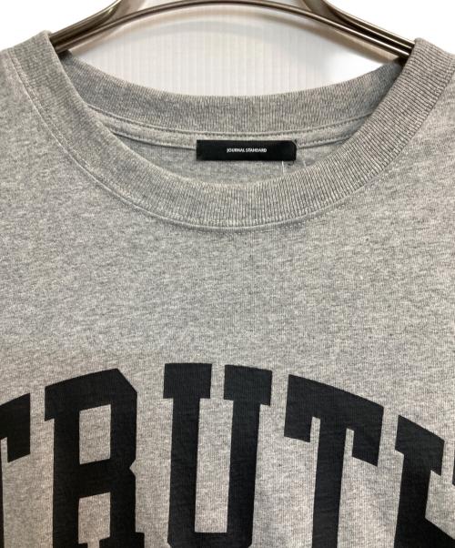 JOURNAL STANDARD（ジャーナルスタンダード）JOURNAL STANDARD (ジャーナルスタンダード) ラウンドヘムブロックロゴロングTシャツ グレー サイズ:不明の古着・服飾アイテム