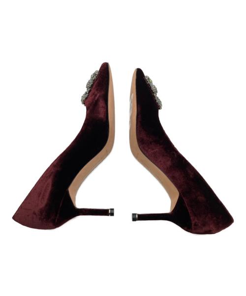Manolo Blahnik（マノロブラニク）Manolo Blahnik (マノロブラニク) HANGISI ビジュー付きベロアパンプス ボルドー サイズ:381/2の古着・服飾アイテム