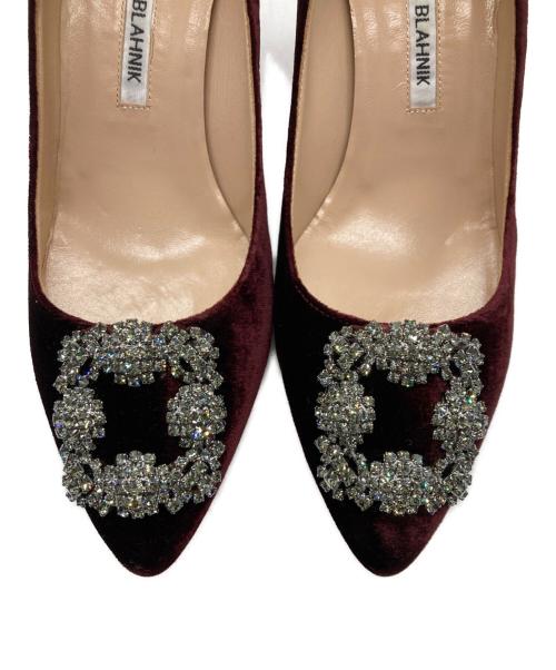 Manolo Blahnik（マノロブラニク）Manolo Blahnik (マノロブラニク) HANGISI ビジュー付きベロアパンプス ボルドー サイズ:381/2の古着・服飾アイテム