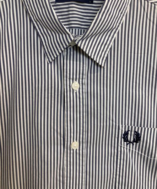 FRED PERRY（フレッドペリー）FRED PERRY (フレッドペリー) S/Sブロードストライプブロック配色シャツ ネイビー サイズ:Ｌの古着・服飾アイテム