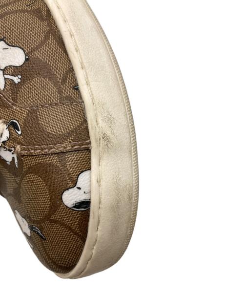 COACH（コーチ）COACH (コーチ) PEANUTS (ピーナッツ) シグネチャースヌーピースニーカー ブラウン サイズ:US8Dの古着・服飾アイテム
