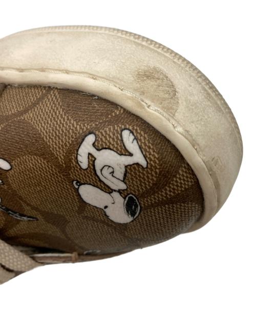 COACH（コーチ）COACH (コーチ) PEANUTS (ピーナッツ) シグネチャースヌーピースニーカー ブラウン サイズ:US8Dの古着・服飾アイテム