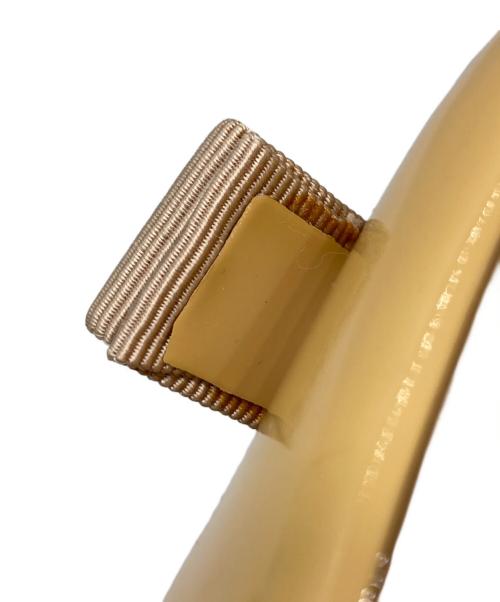 Salvatore Ferragamo（サルヴァトーレ フェラガモ）Salvatore Ferragamo (サルヴァトーレ フェラガモ) エナメルヴァラリボンパンプス ベージュ サイズ:7 1/2の古着・服飾アイテム