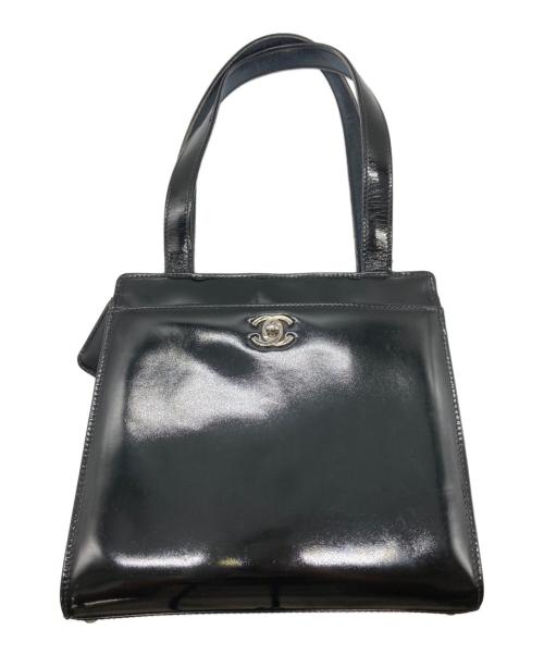 CHANEL（シャネル）CHANEL (シャネル) ココマークエナメルショルダーバッグ ブラックの古着・服飾アイテム