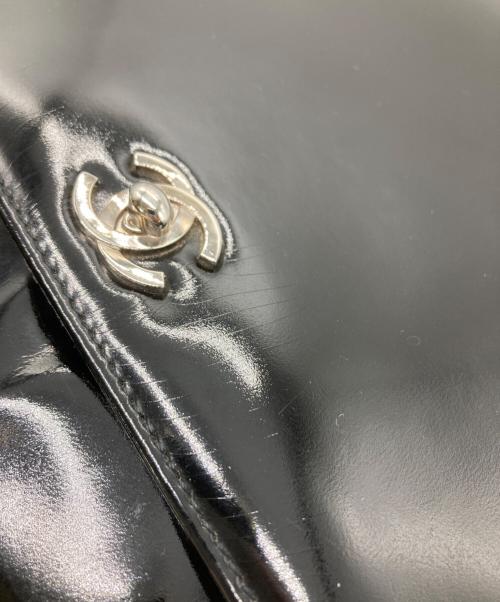 CHANEL（シャネル）CHANEL (シャネル) ココマークエナメルショルダーバッグ ブラックの古着・服飾アイテム