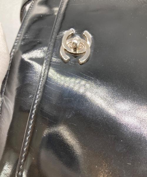 CHANEL（シャネル）CHANEL (シャネル) ココマークエナメルショルダーバッグ ブラックの古着・服飾アイテム