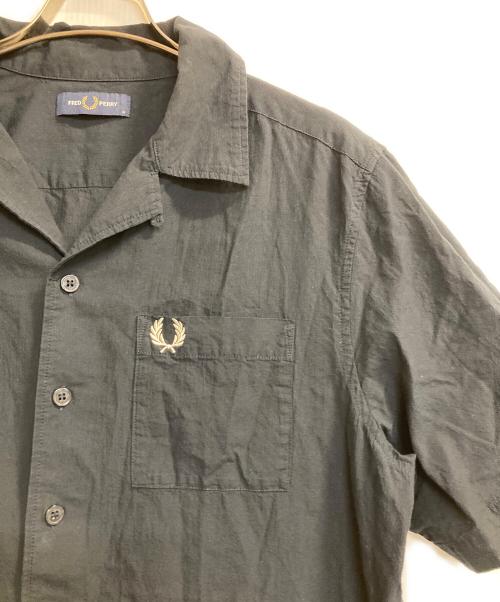 FRED PERRY（フレッドペリー）FRED PERRY (フレッドペリー) 胸ロゴオープンカラーシャツ ブラック サイズ:Ｍの古着・服飾アイテム