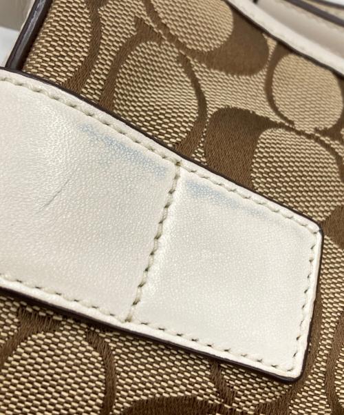 COACH（コーチ）COACH (コーチ) シグネチャーショルダーバッグ ベージュ×ホワイトの古着・服飾アイテム