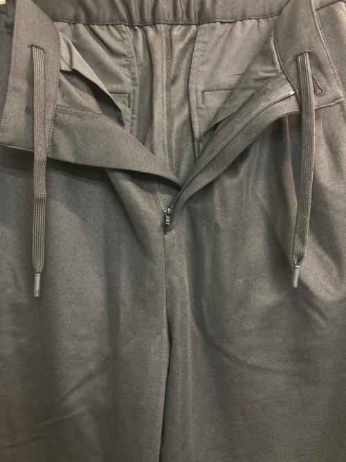 Repose Wear WHITE MOUNTAINEERING（ホワイトマウンテ二アニング）Repose Wear WHITE MOUNTAINEERING (ホワイトマウンテ二アニング) 別注 JERSEY TUCK EASY TAPARED PANTS ブラック サイズ:1 未使用品の古着・服飾アイテム
