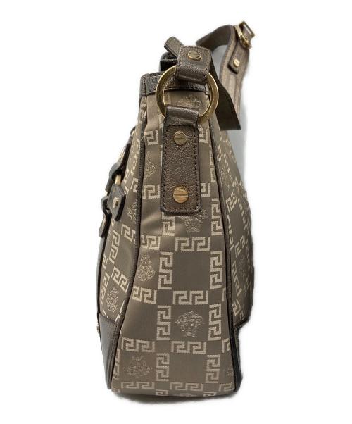 VERSACE（ヴェルサーチ）VERSACE (ヴェルサーチ) メタリックレザーモノグラムワンショルダーバッグ ゴールド×ベージュの古着・服飾アイテム