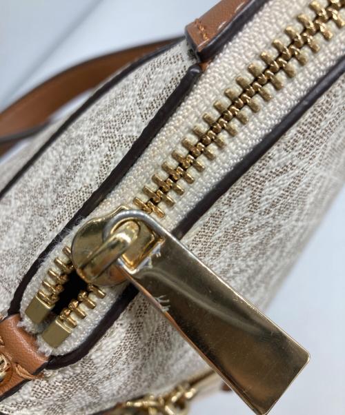 MICHAEL KORS（マイケルコース）MICHAEL KORS (マイケルコース) Rhea ミディアム スリム バックパック アイボリーの古着・服飾アイテム