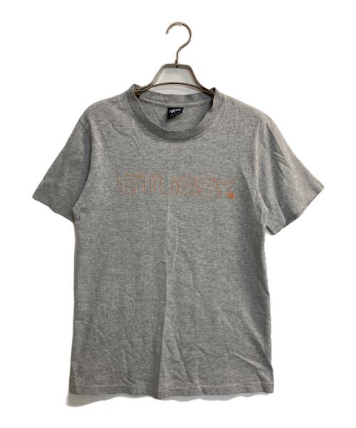 stussy（ステューシー）stussy (ステューシー) ステッチロゴTシャツ グレー×オレンジ サイズ:Sの古着・服飾アイテム
