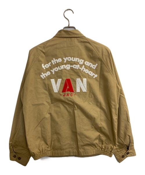 VAN JAC（ヴァン・ヂャケット）VAN JAC (ヴァン・ヂャケット) バックロゴスイングトップ ベージュ サイズ:Lの古着・服飾アイテム
