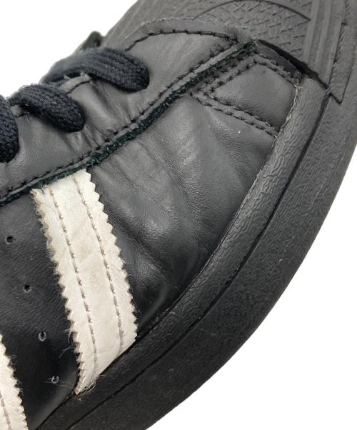 adidas（アディダス）adidas (アディダス) スニーカー ブラック サイズ:US10.5の古着・服飾アイテム