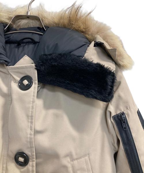 CANADA GOOSE（カナダグース）CANADA GOOSE (カナダグース) LABRADOR BOMBER/ラブラドールボンバーダウンジャケット ベージュ×ブラック サイズ:Ｓの古着・服飾アイテム