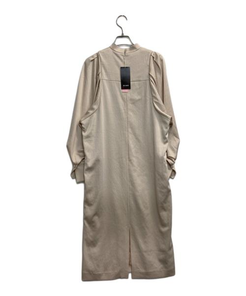 Demi-Luxe Beams（デミルクス ビームス）Demi-Luxe BEAMS (デミルクス ビームス) アルタイルサテン ワンピース ベージュ サイズ:36 未使用品の古着・服飾アイテム
