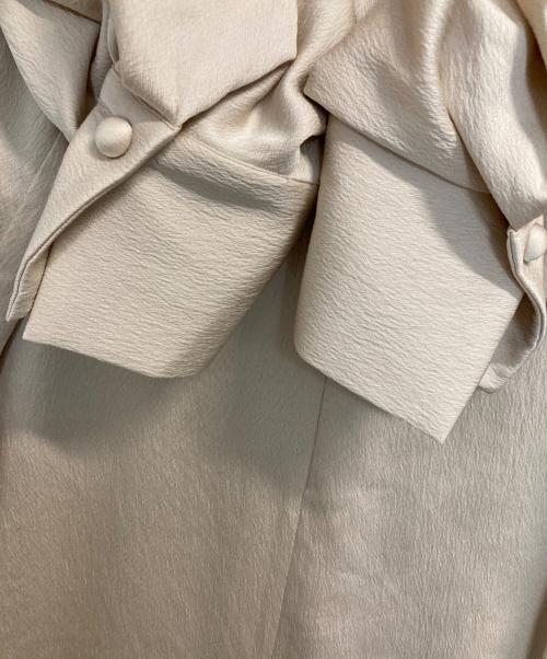 Demi-Luxe Beams（デミルクス ビームス）Demi-Luxe BEAMS (デミルクス ビームス) アルタイルサテン ワンピース ベージュ サイズ:36 未使用品の古着・服飾アイテム