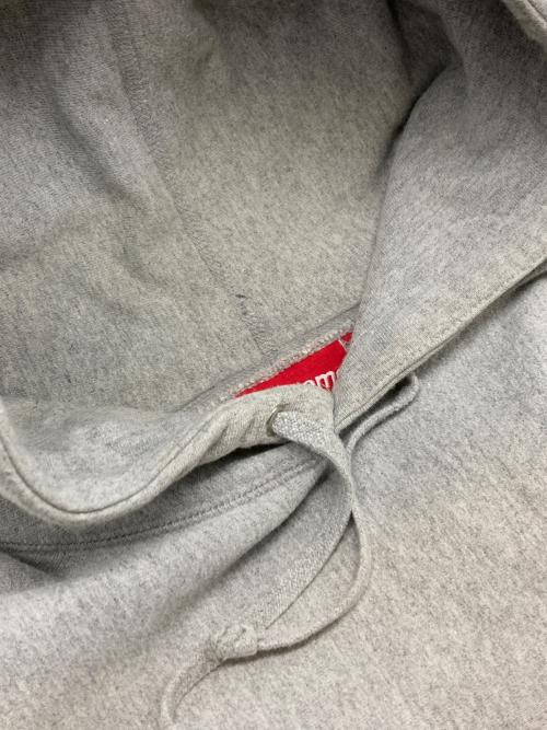 SUPREME（シュプリーム）Supreme (シュプリーム) 17SS Sleeve Arc Hooded Sweatshirt グレー×レッド サイズ:Ｍの古着・服飾アイテム