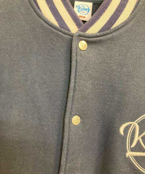 KEBOZ（ケボズ）KEBOZ (ケボズ) バックサテン刺繍スタジャン ネイビー サイズ:Ｍの古着・服飾アイテム