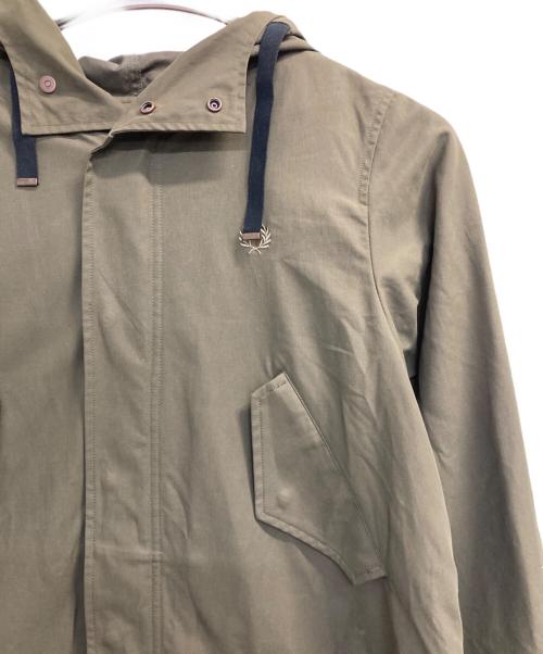 FRED PERRY（フレッドペリー）FRED PERRY (フレッドペリー) キルト ミックス パネル フィッシュテール コート オリーブ サイズ:ＵＫ10の古着・服飾アイテム