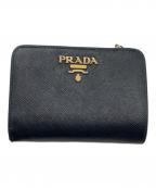 PRADAプラダ）の古着「二つ折り財布/サフィアーノコンパクトウォレット」｜ブラック