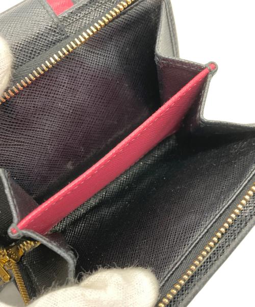 PRADA（プラダ）PRADA (プラダ) 二つ折り財布/サフィアーノコンパクトウォレット ブラックの古着・服飾アイテム