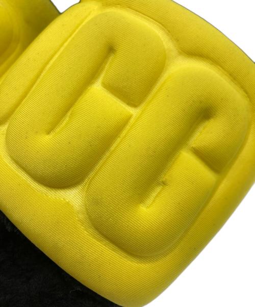 UGG（アグ）UGG (アグ) Maxi Graphic Slide ブラック×イエロー サイズ:22の古着・服飾アイテム