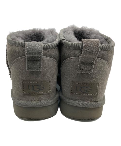 UGG（アグ）UGG (アグ) Classic Ultra Mini ムートンブーツ グレー サイズ:US7の古着・服飾アイテム