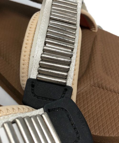 suicoke（スイコック）suicoke (スイコック) TOGA (トーガ) メタルサンダル ホワイト サイズ:24ｃｍの古着・服飾アイテム