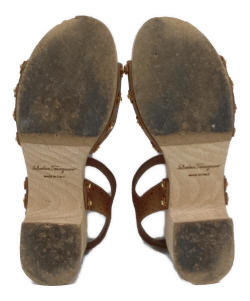 Salvatore Ferragamo（サルヴァトーレ フェラガモ）Salvatore Ferragamo (サルヴァトーレ フェラガモ) パンチングレザー ウェッジソールサンダル ブラウン サイズ:6の古着・服飾アイテム