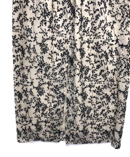 CLANE（クラネ）CLANE (クラネ) FLORET EMBROIDERY SKIRT ベージュの古着・服飾アイテム