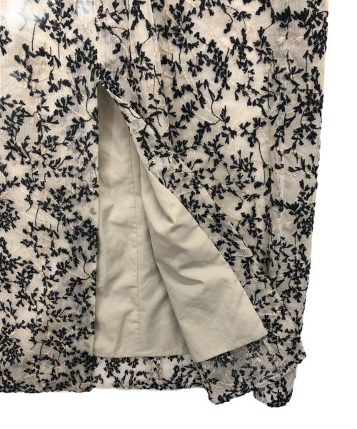 CLANE（クラネ）CLANE (クラネ) FLORET EMBROIDERY SKIRT ベージュの古着・服飾アイテム