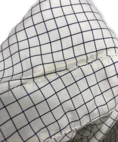 ARMANI COLLEZIONI（アルマーニ コレツィオーニ）ARMANI COLLEZIONI (アルマーニ コレツィオーニ) プルオーバーシャツ ホワイト サイズ:44の古着・服飾アイテム