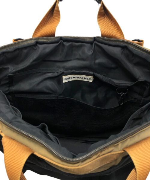 ISSEY MIYAKE MEN（イッセイミヤケメン）ISSEY MIYAKE MEN (イッセイミヤケメン) 2WAYミリタリーデザインショルダー ベージュの古着・服飾アイテム