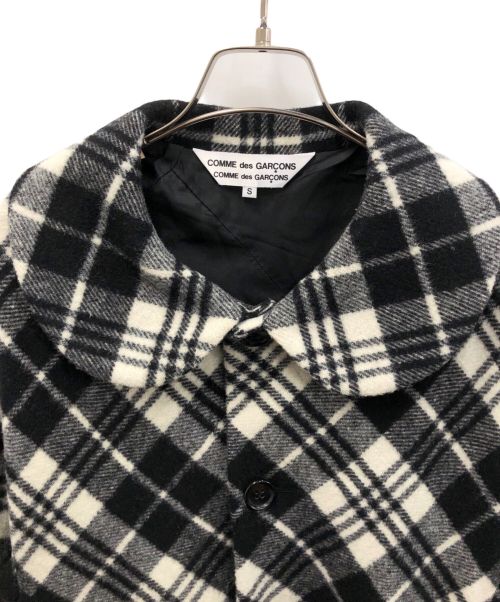 COMME des GARCONS COMME des GARCONS（コムデギャルソン コムデギャルソン）COMME des GARCONS COMME des GARCONS (コムデギャルソン コムデギャルソン) 丸襟チェック柄コート ブラック×ホワイト サイズ:Sの古着・服飾アイテム