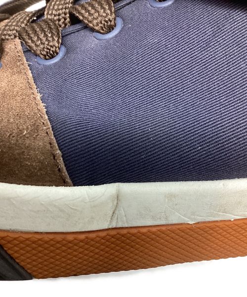 PRADA（プラダ）PRADA (プラダ) ローカットスニーカー ネイビー×ブラウン サイズ:9の古着・服飾アイテム