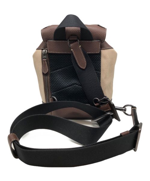 COACH（コーチ）COACH (コーチ) クロスボディバッグ ベージュの古着・服飾アイテム