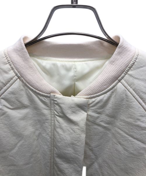 AKTE（アクテ）AKTE (アクテ) ライトパディングバルーンブルゾン アイボリー サイズ:F 未使用品の古着・服飾アイテム