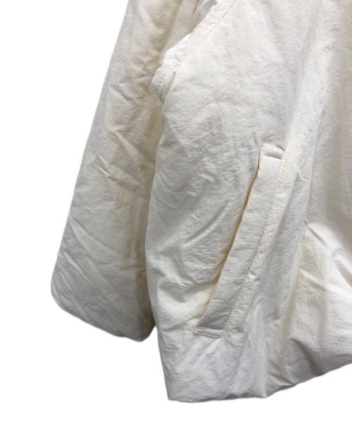 AKTE（アクテ）AKTE (アクテ) ライトパディングバルーンブルゾン アイボリー サイズ:F 未使用品の古着・服飾アイテム