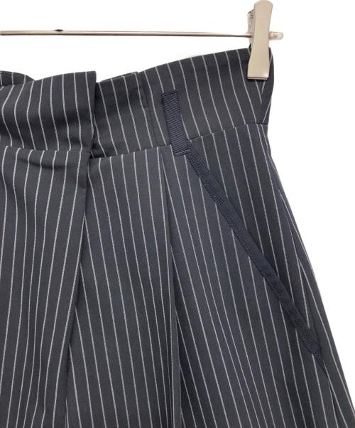 LANVIN en Bleu（ランバンオンブルー）LANVIN en Bleu (ランバンオンブルー) ストライプタックワイドパンツ ブラック サイズ:38の古着・服飾アイテム