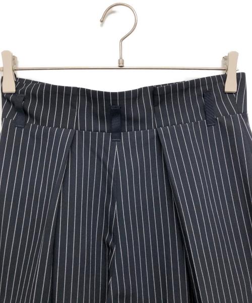 LANVIN en Bleu（ランバンオンブルー）LANVIN en Bleu (ランバンオンブルー) ストライプタックワイドパンツ ブラック サイズ:38の古着・服飾アイテム