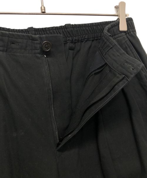 MARKAWARE（マーカウェア）MARKAWARE (マーカウェア) ORGANIC COTTON GABARDINE DOUBLE PLEATED EASY PANTS ブラック サイズ:1の古着・服飾アイテム